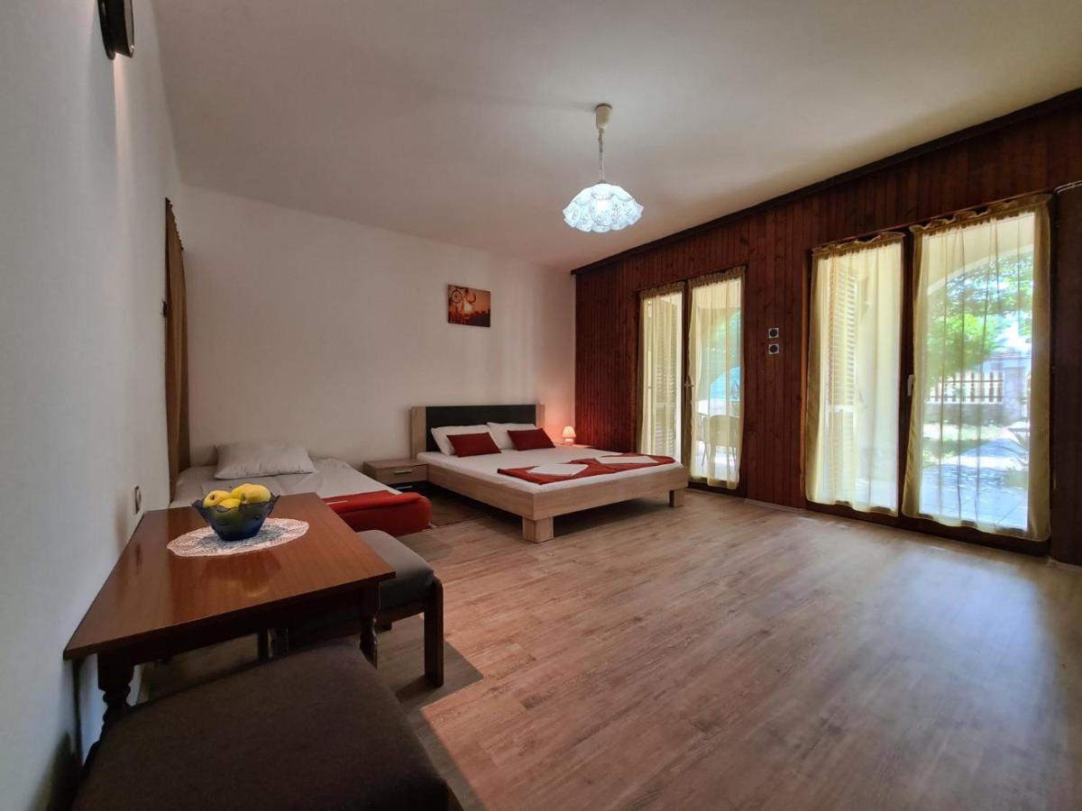 שטיניאן Apartments Zlatko 1397 מראה חיצוני תמונה
