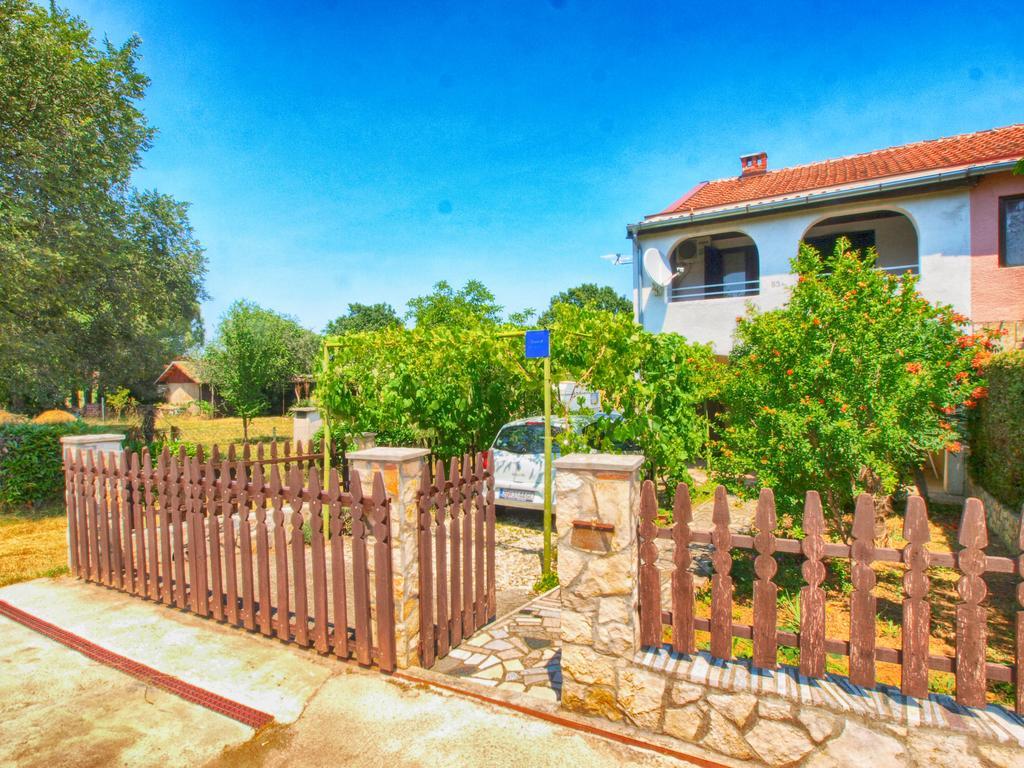 שטיניאן Apartments Zlatko 1397 מראה חיצוני תמונה